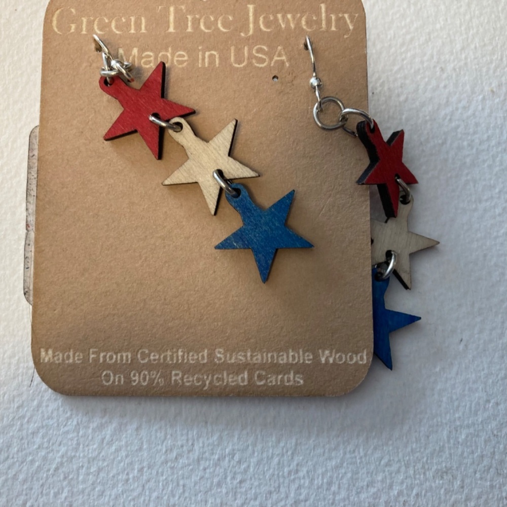 Celebrate 250 ! Red white and blue star dangle wood earrings - Picture 4 of 6